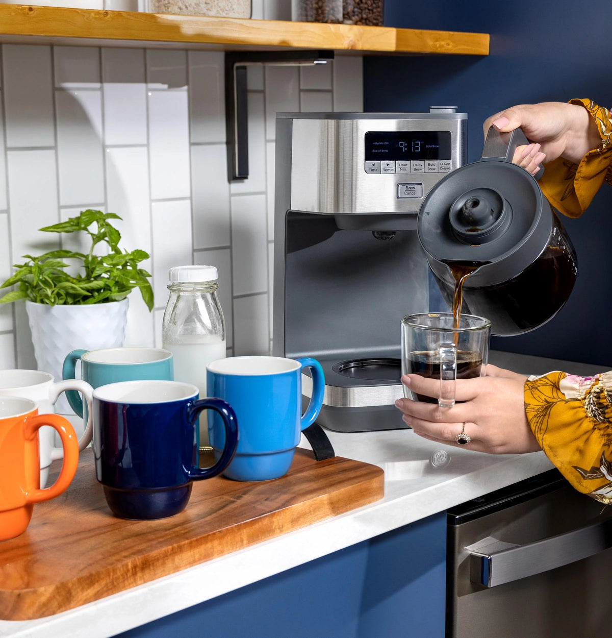 12 Cup Drip Coffee Maker with Keep Warm Plate G524