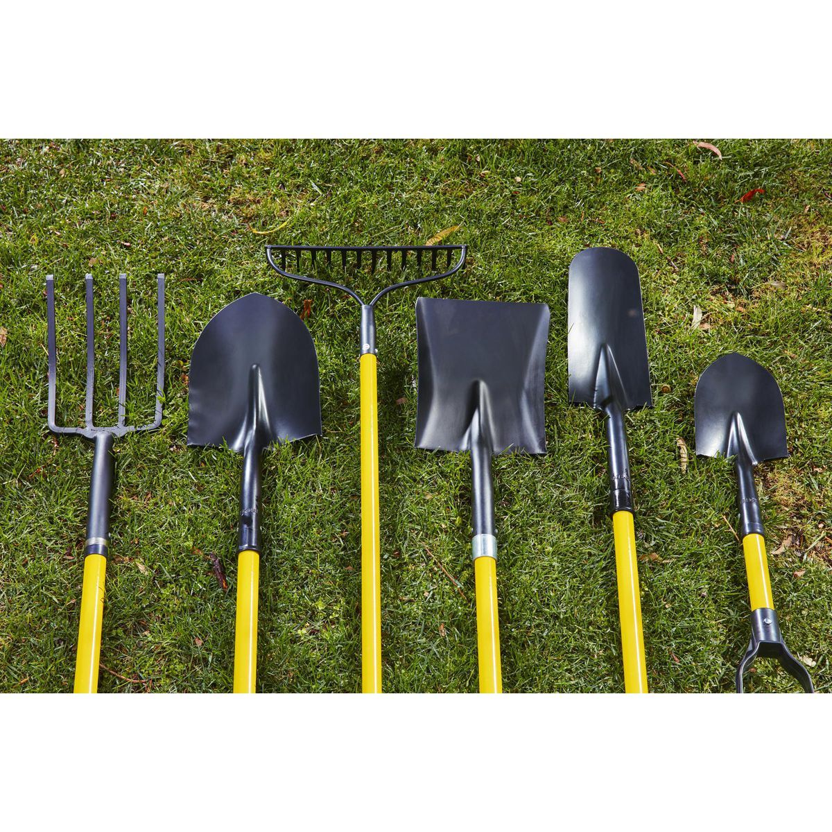 Fiberglass Handle Drain Spade E8852