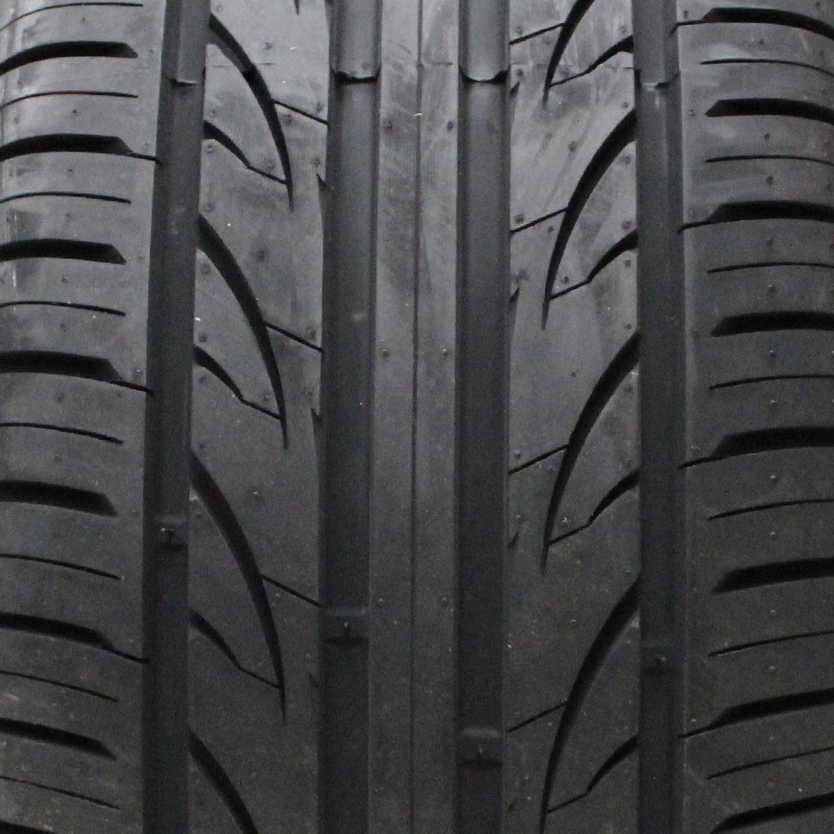235/45ZR19 99W XL Passenger Tire B124533