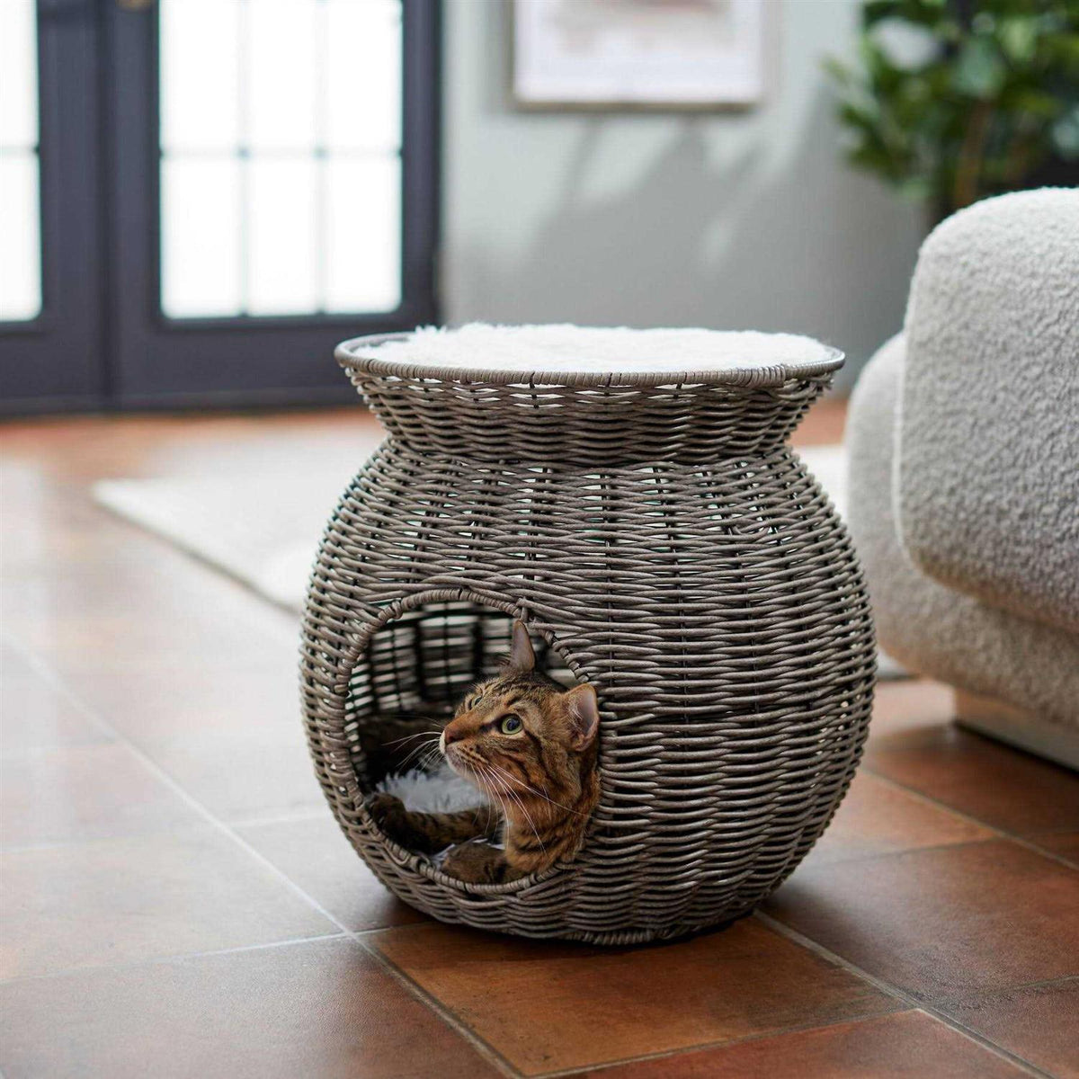 Round Wicker Cat Condo with Top Perch P8391