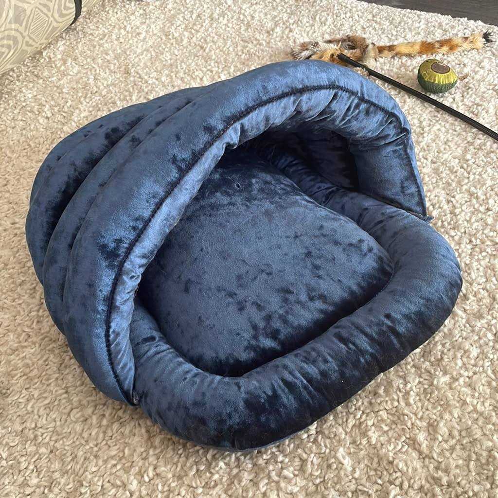Midnight Blue Cat Bed W4764