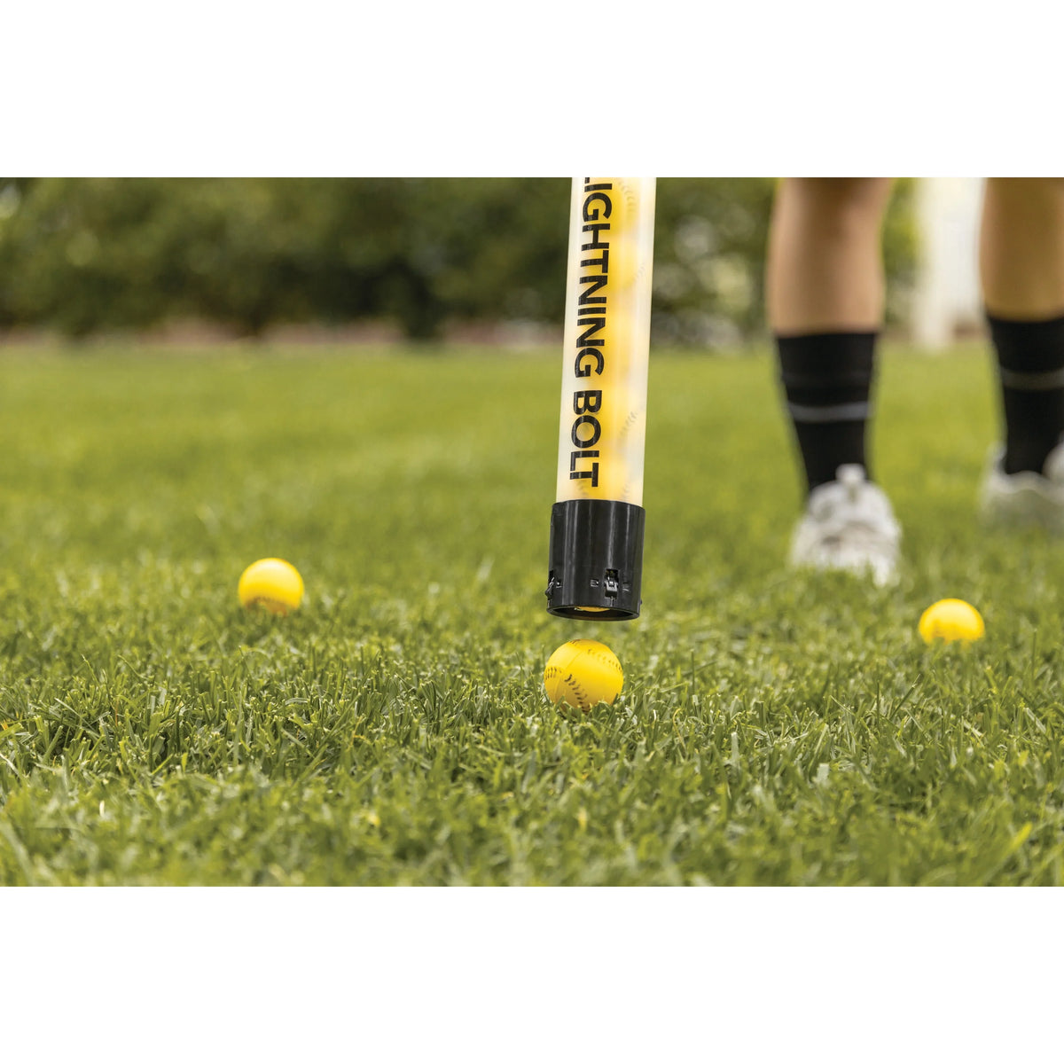 Lightweight Portable Automatic Pitching Machine with 26 Ball Capacity L31142